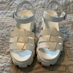 White fable white sandals. Size 7